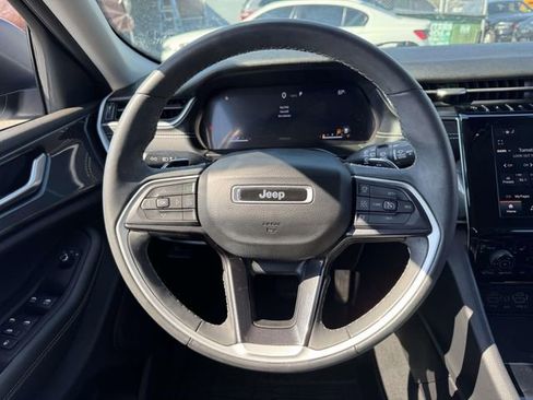 Used 2023 Jeep Grand Cherokee Laredo w/ Luxury Tech Group I AWD/4WD image 19