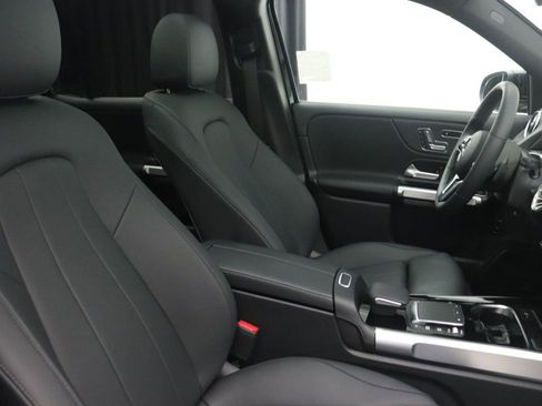 Certified 2023 Mercedes-Benz GLB 250 image 31