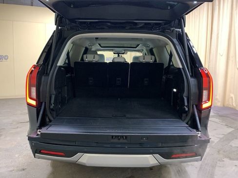 Used 2025 Ford Expedition Max Platinum w/ Platinum Ultimate Package image 24