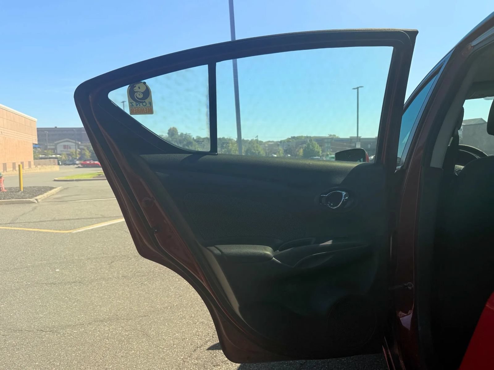 Used 2015 Nissan Versa SV w/ SV Appearance Package FWD image 6