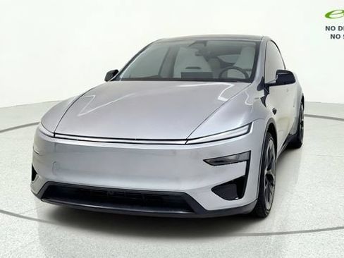 Used 2026 Tesla Model Y Performance AWD/4WD image 3