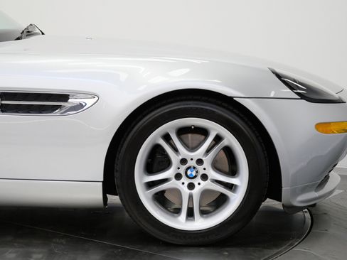 Used 2002 BMW Z8 RWD image 87