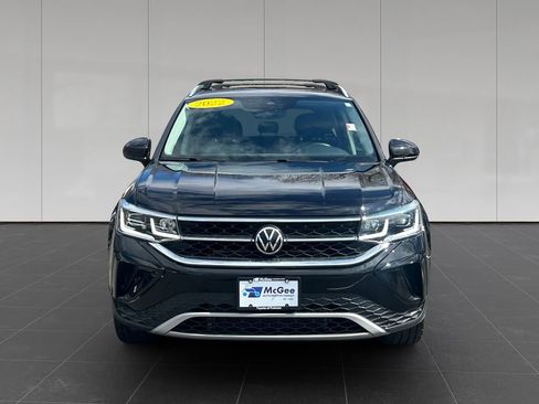 Used 2022 Volkswagen Taos SEL w/ Panoramic Sunroof Package image 8