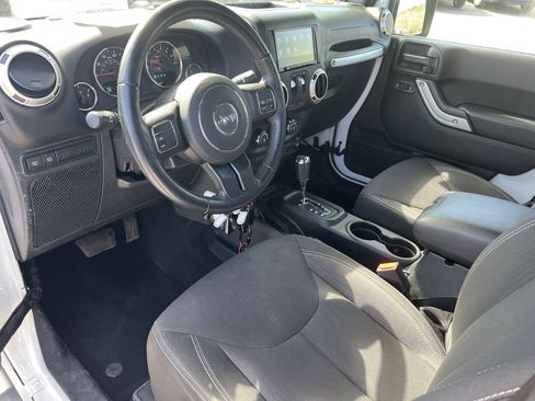 Used 2018 Jeep Wrangler Rubicon w/ Power Convenience Group image 4