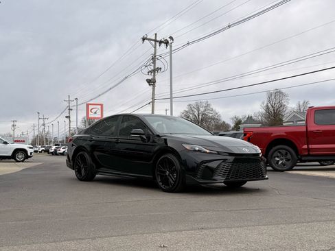 Used 2025 Toyota Camry SE image 15