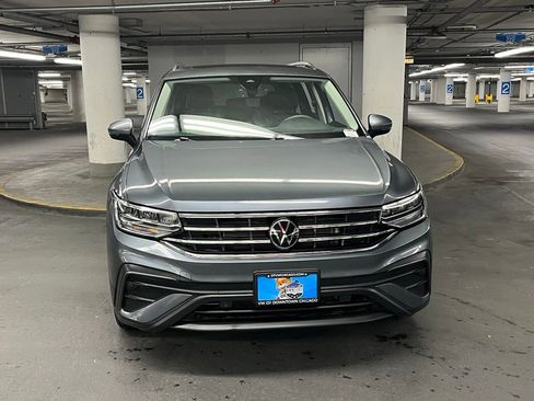 Used 2023 Volkswagen Tiguan SE w/ Panoramic Sunroof Package image 31