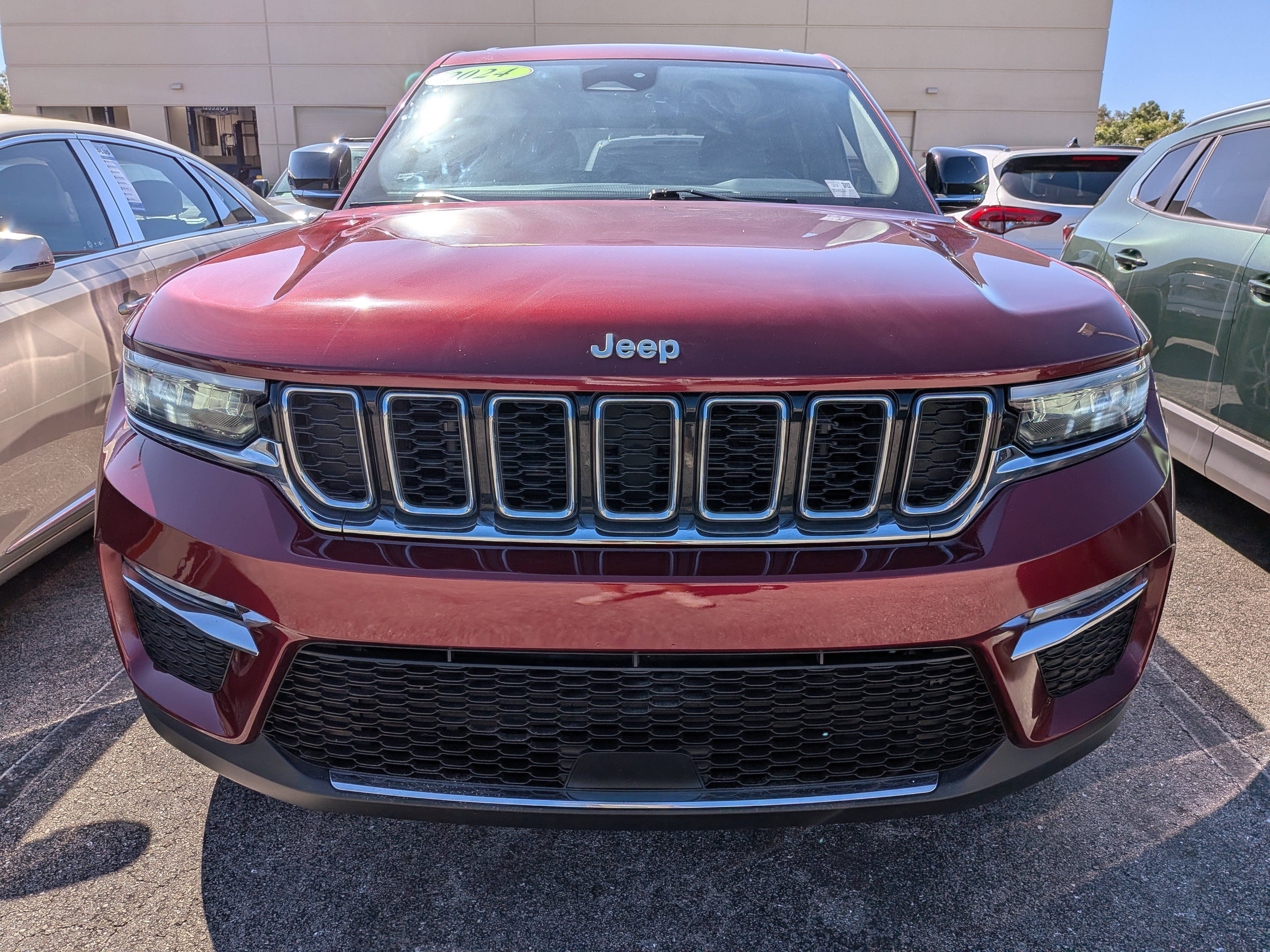 Used 2024 Jeep Grand Cherokee Limited AWD/4WD image 9