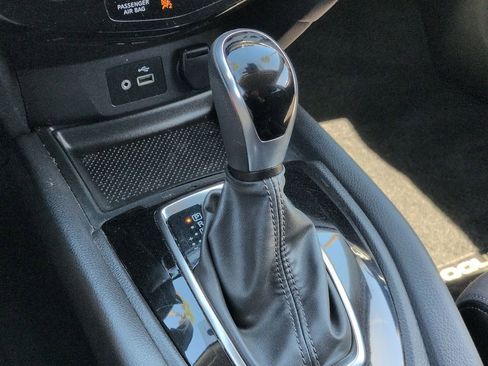 Used 2020 Nissan Rogue SV image 26