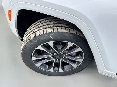 New 2025 Jeep Grand Cherokee L Overland w/ Luxury Tech Group IV image 53