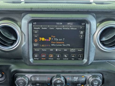Used 2018 Jeep Wrangler Unlimited Sahara AWD/4WD image 20