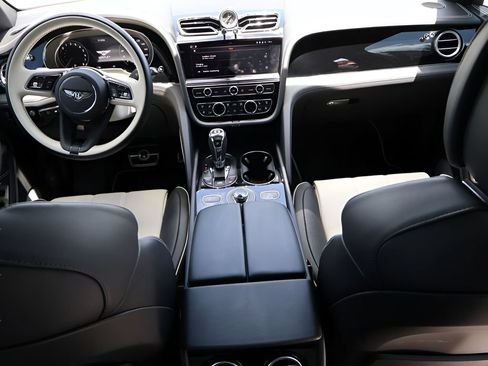 Used 2021 Bentley Bentayga Plug-In Hybrid AWD/4WD image 15