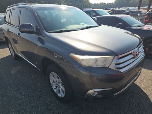 Used 2012 Toyota Highlander SE w/ Tow Pkg AWD/4WD image 4