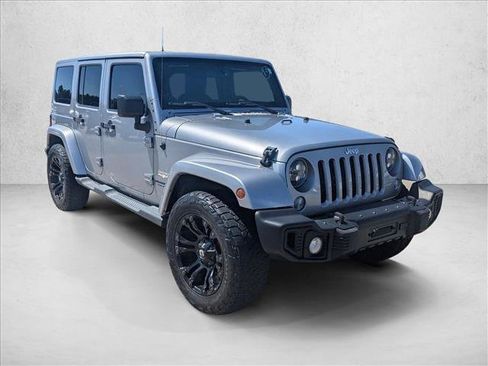 Used 2015 Jeep Wrangler Unlimited Sahara w/ Connectivity Group AWD/4WD image 3