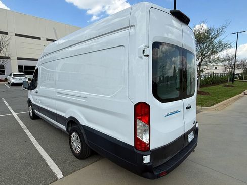 Used 2022 Ford E-Transit 148 High Roof Extended image 7