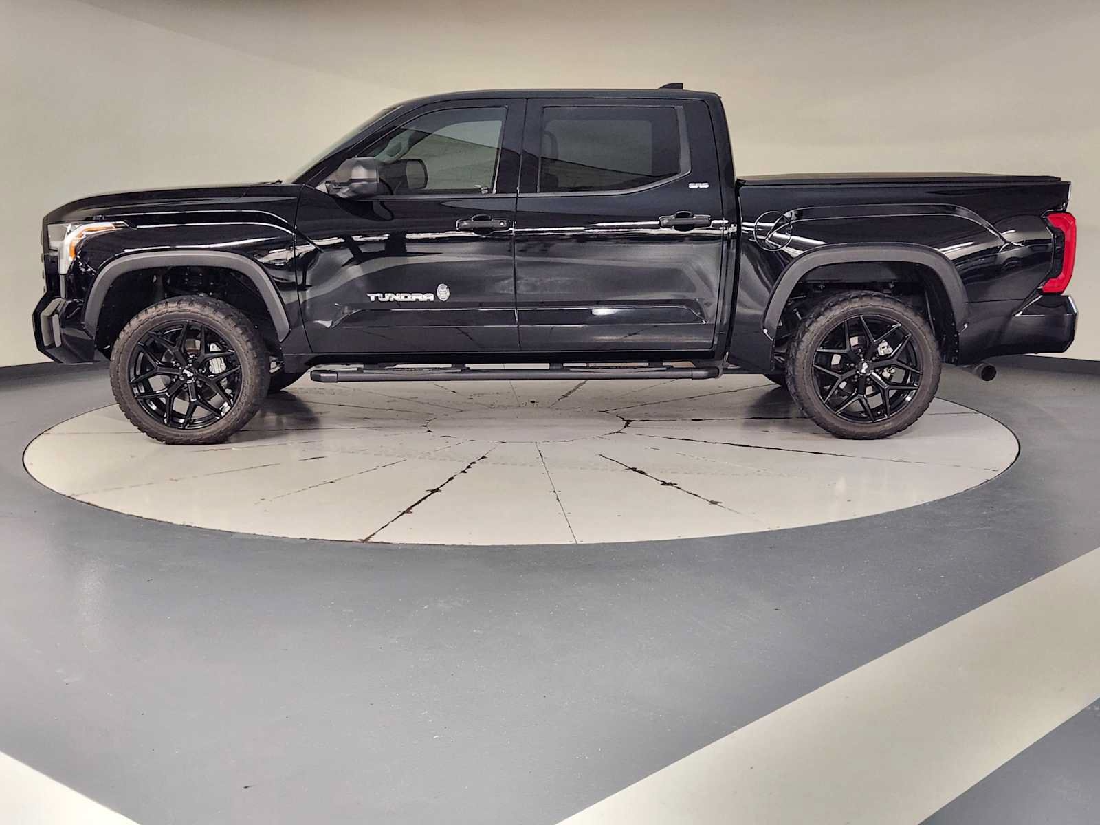 Used 2022 Toyota Tundra SR5 RWD image 5