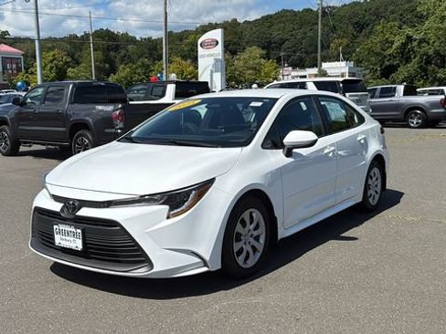 Used 2025 Toyota Corolla LE FWD image 3