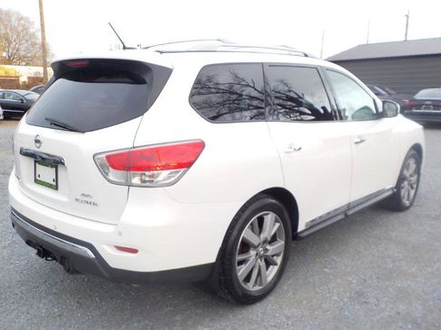Used 2016 Nissan Pathfinder Platinum w/ Family Entertainment Package image 5