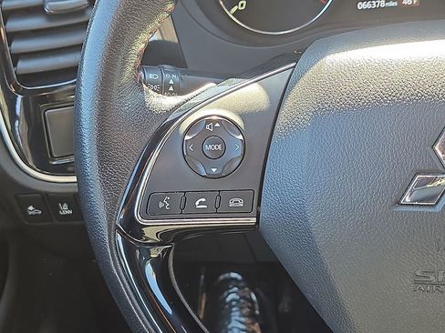 Used 2020 Mitsubishi Outlander LE image 18