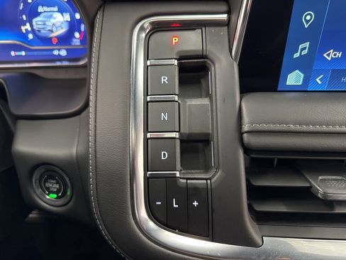 Used 2023 Chevrolet Tahoe Z71 w/ Luxury Package image 27