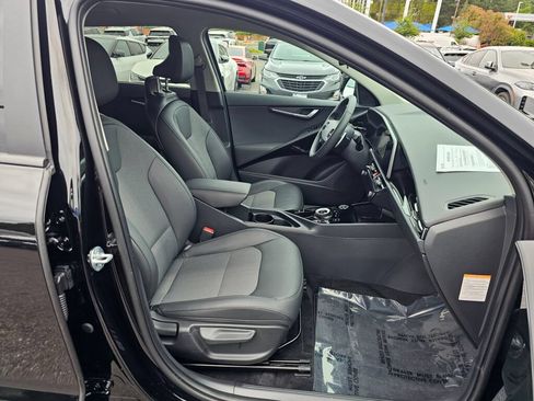 Certified 2025 Kia Niro Wind FWD image 28