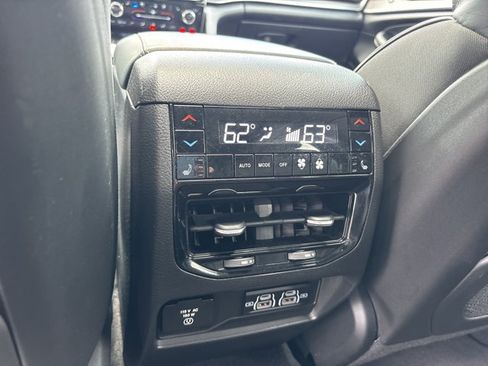 Used 2022 Jeep Grand Cherokee Overland w/ Adv Protech Group III AWD/4WD image 16
