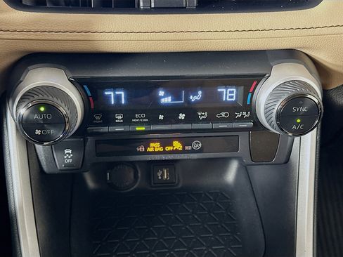 Used 2024 Toyota RAV4 LE image 22