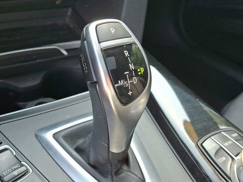 Used 2018 BMW 330i xDrive Sedan w/ Convenience Package AWD/4WD image 16
