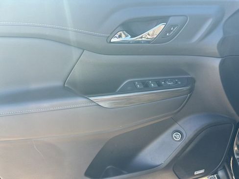 Used 2023 GMC Acadia SLT w/ LPO, Floor Liner Package image 10