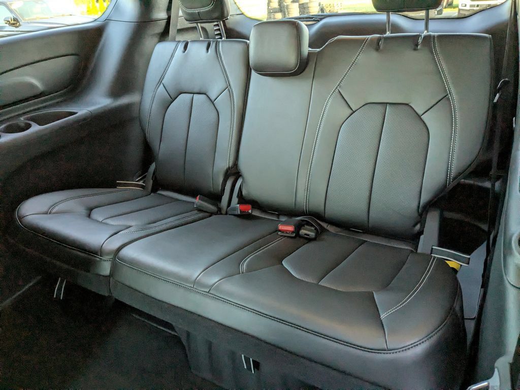 New 2027 Chrysler Pacifica Select AWD/4WD image 18