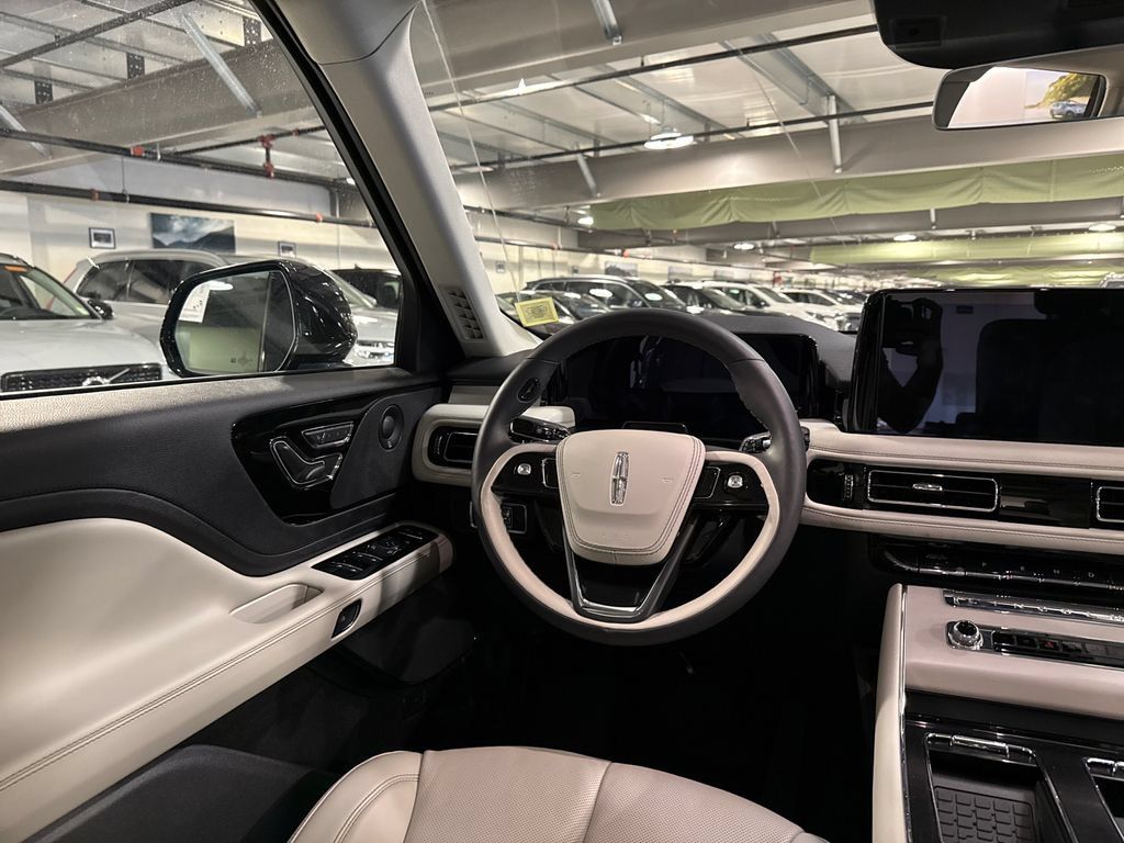 Used 2026 Lincoln Aviator Reserve w/ Illumination Package AWD/4WD image 24