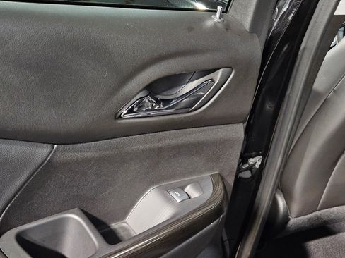 Used 2023 GMC Acadia SLT image 35