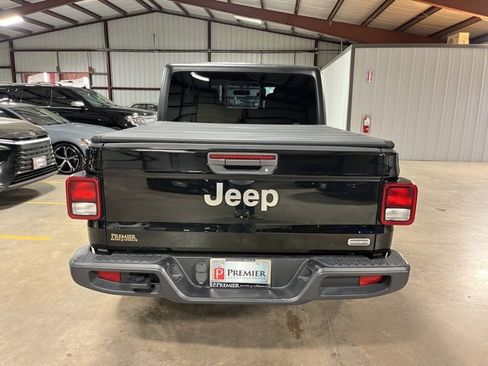Used 2021 Jeep Gladiator Overland image 4