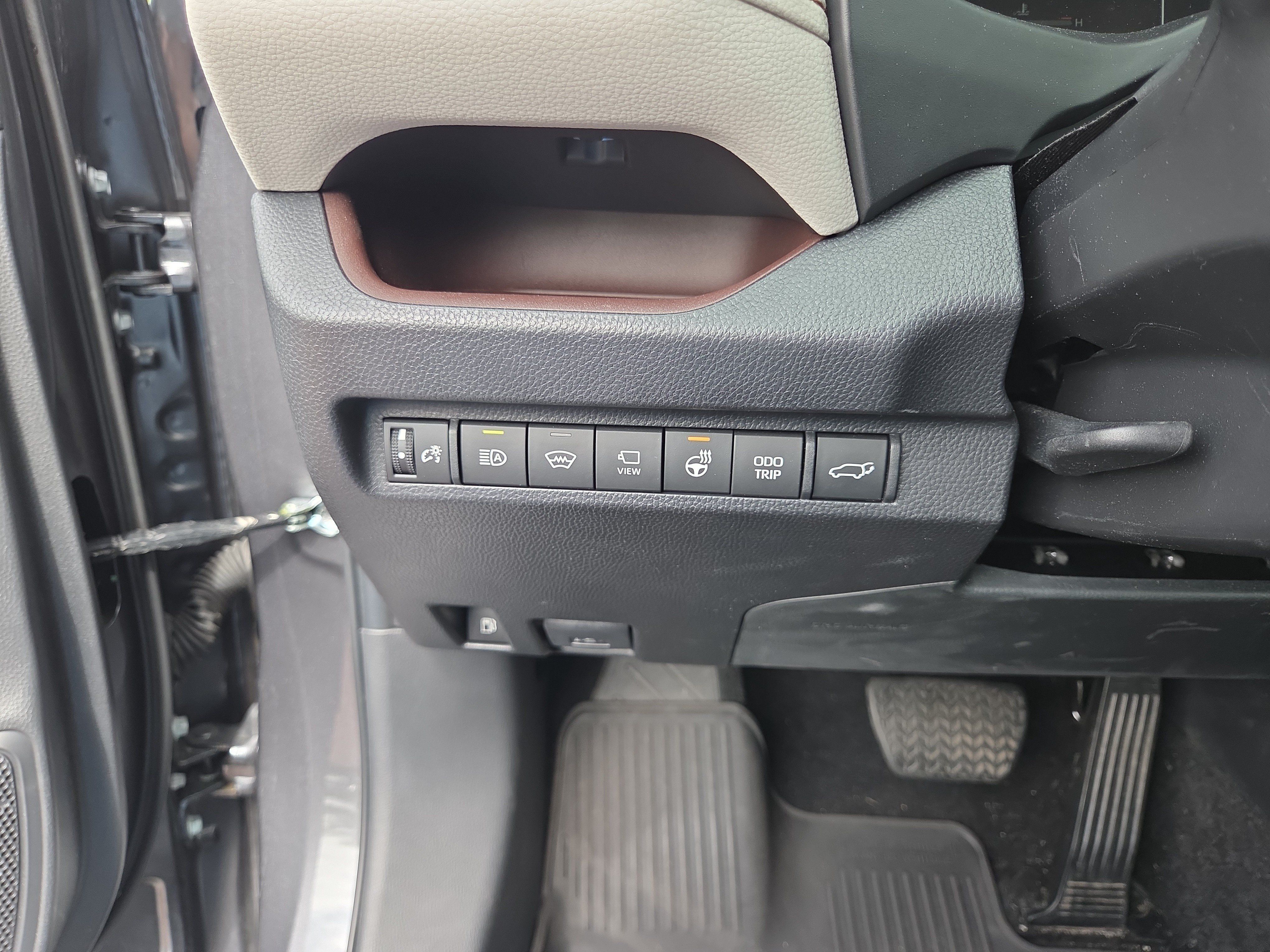 Used 2024 Toyota RAV4 Limited w/ Advanced Technology Package AWD/4WD image 32