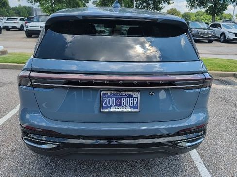 Used 2026 Lincoln Nautilus Premier AWD/4WD image 8