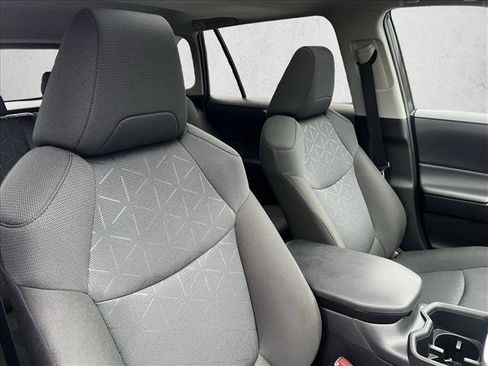 Used 2025 Toyota RAV4 XLE image 24
