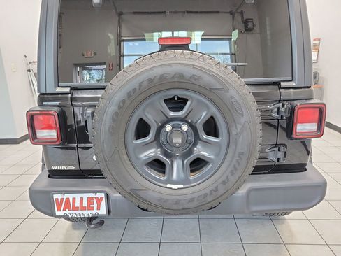 Used 2019 Jeep Wrangler Sport image 17
