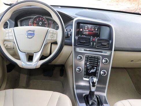 Used 2016 Volvo XC60 T6 Platinum image 32