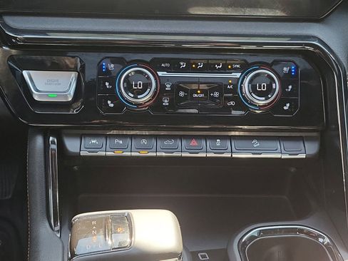 Certified 2025 GMC Sierra 1500 AT4 w/ AT4 Premium Package AWD/4WD image 36
