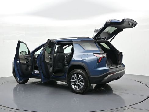 Used 2025 Chevrolet Equinox LT w/ Convenience Package II FWD image 31