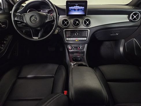 Used 2020 Mercedes-Benz GLA 250 4MATIC w/ Premium Package image 6