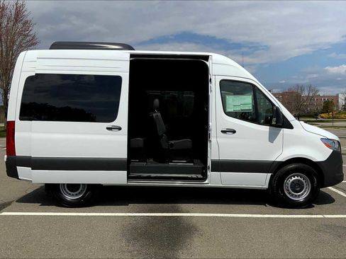 Used 2025 Mercedes-Benz Sprinter 2500 image 25