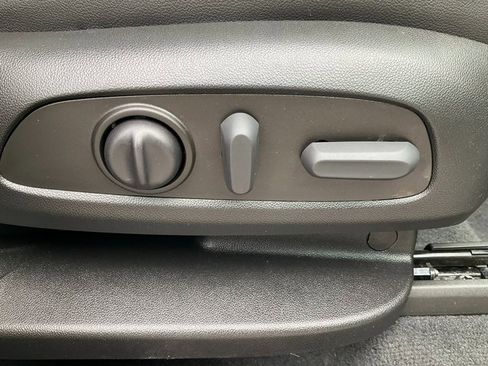 Used 2023 Chevrolet Traverse LT image 21