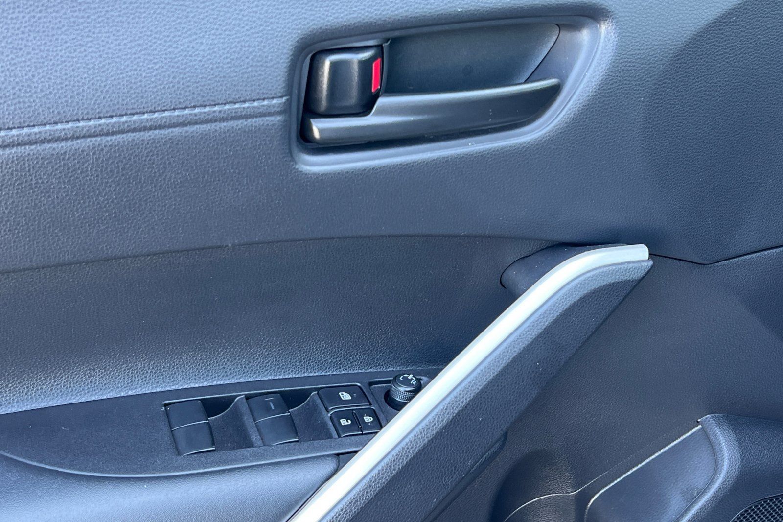 Certified 2025 Toyota Corolla Cross AWD Hybrid image 11