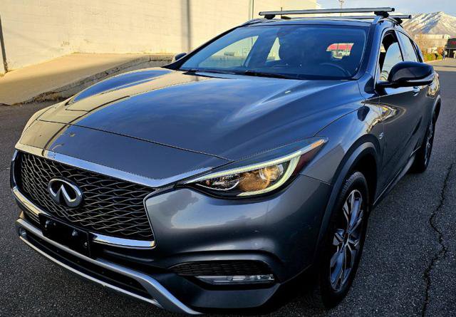 Used 2017 INFINITI QX30 Premium AWD/4WD image 1