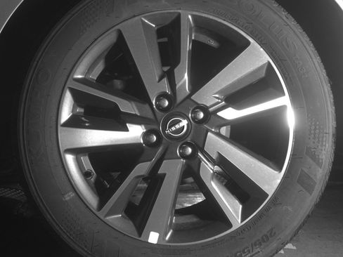 Used 2025 Nissan Versa SV image 14