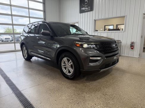 Used 2020 Ford Explorer XLT w/ Equipment Group 202A AWD/4WD image 8