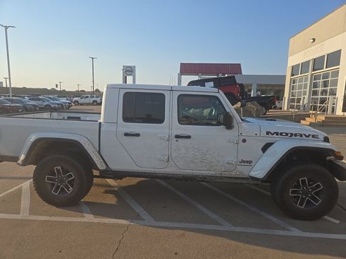 Used 2025 Jeep Gladiator Mojave w/ Convenience Group AWD/4WD image 5