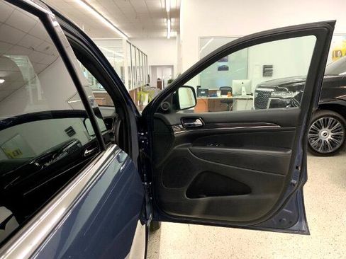 Used 2019 Jeep Grand Cherokee Overland image 32