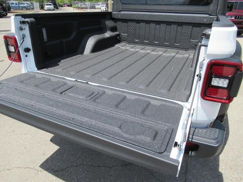 New 2026 Jeep Gladiator Mojave AWD/4WD image 29