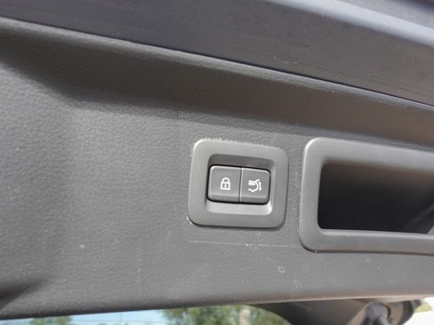 Used 2025 MAZDA CX-50 AWD 2.5 S w/ Premium Package image 27